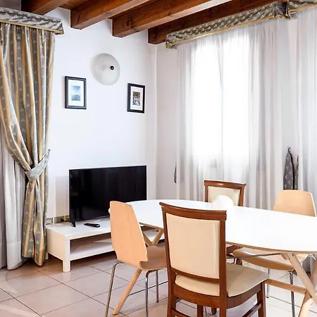 Casanova Fourrooms Konukevi 3*