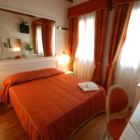Casanova Fourrooms - Tourist 3* Veneza