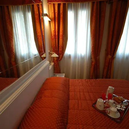 Casanova Fourrooms 3*