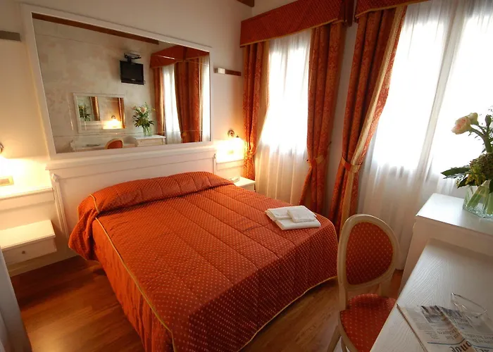 カサノバ フォールームス 3*